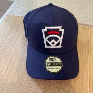 New Era 39 Thirty Navy Cap with White & Red Embroidered Emblem NWT Med/Large